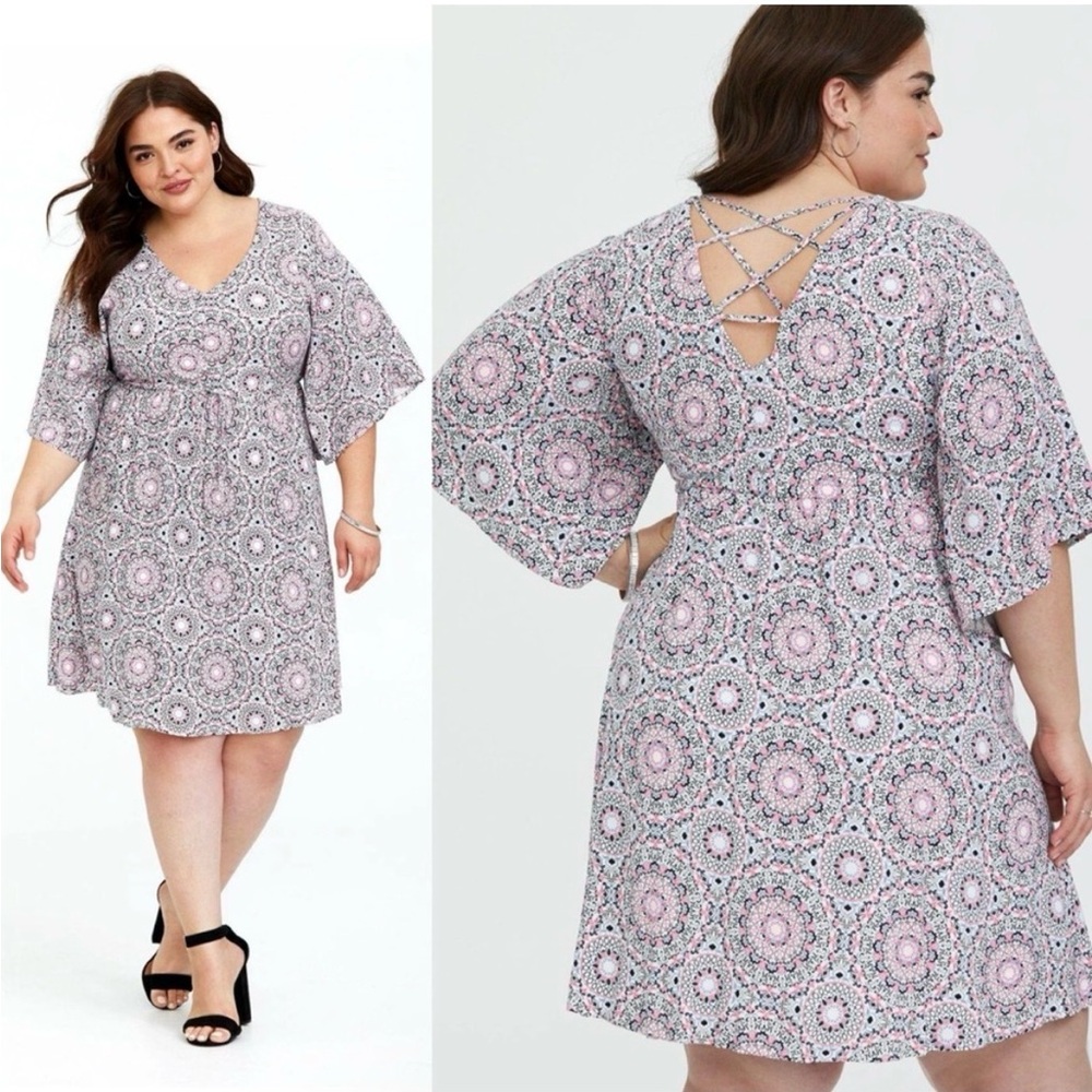 Torrid floral print challis strappy back dress with bell sleeves plus Sz. 1x - Picture 3 of 8